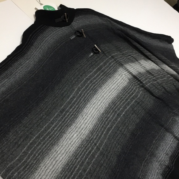 Jones New York Signature Poncho w/toggles + snaps - Picture 3 of 16